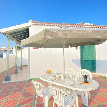 Chalet Con Terraza Soleada Casa de Férias *